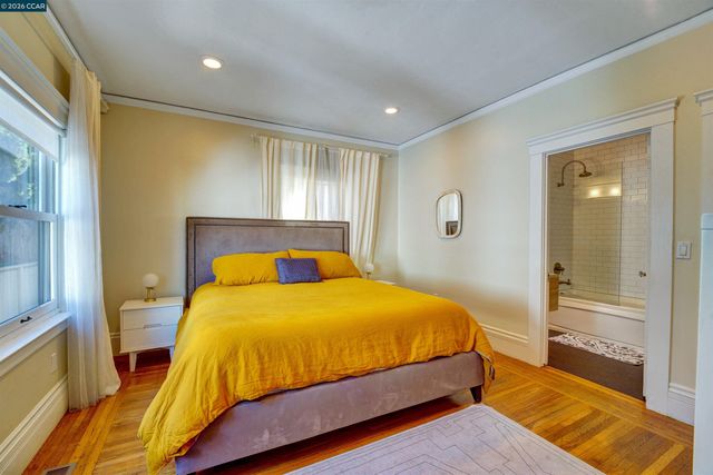 2038 Lakeshore Ave, Oakland, CA 94606