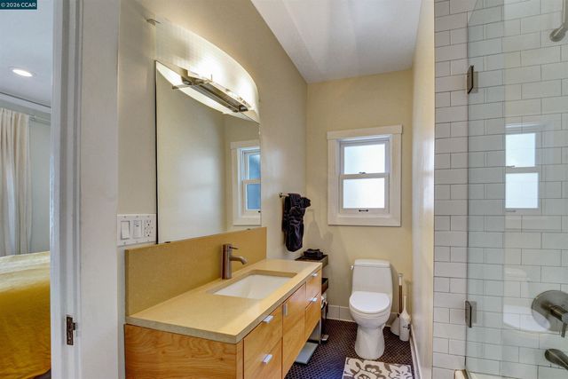 2038 Lakeshore Ave, Oakland, CA 94606