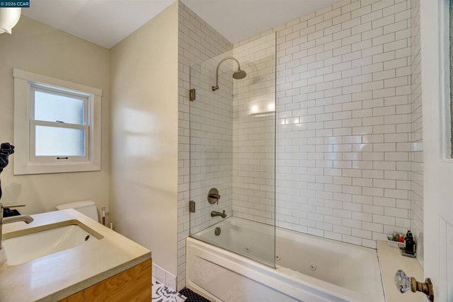 2038 Lakeshore Ave, Oakland, CA 94606