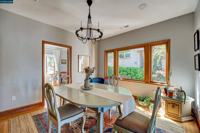 2038 Lakeshore Ave, Oakland, CA 94606