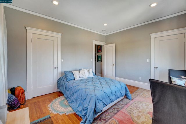 2038 Lakeshore Ave, Oakland, CA 94606