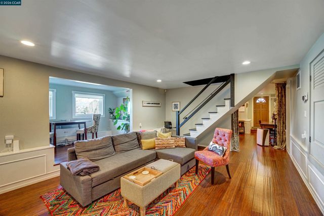 2038 Lakeshore Ave, Oakland, CA 94606