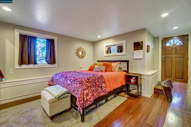 2038 Lakeshore Ave, Oakland, CA 94606