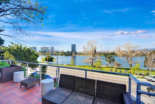 2038 Lakeshore Ave, Oakland, CA 94606