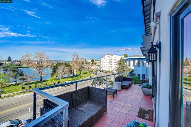 2038 Lakeshore Ave, Oakland, CA 94606