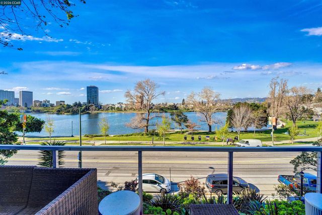 2038 Lakeshore Ave, Oakland, CA 94606