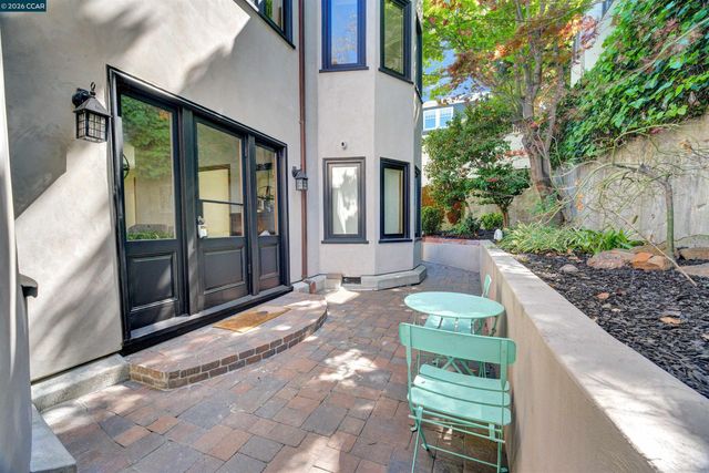 2038 Lakeshore Ave, Oakland, CA 94606