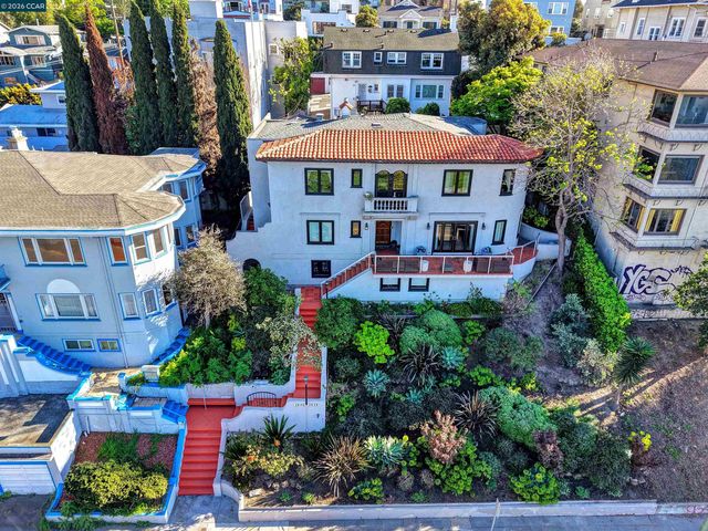 2038 Lakeshore Ave, Oakland, CA 94606