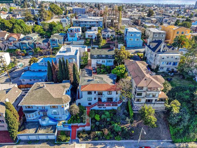 2038 Lakeshore Ave, Oakland, CA 94606
