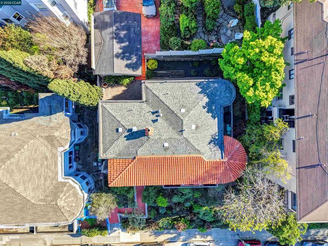 2038 Lakeshore Ave, Oakland, CA 94606