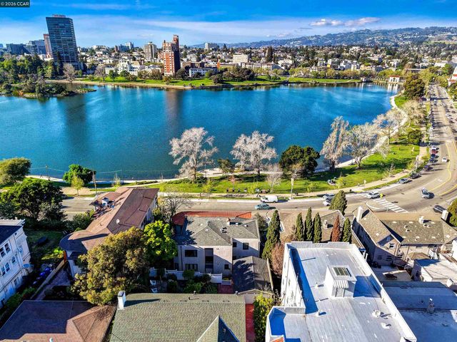 2038 Lakeshore Ave, Oakland, CA 94606