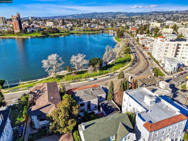 2038 Lakeshore Ave, Oakland, CA 94606