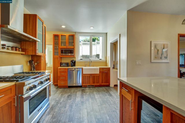 2038 Lakeshore Ave, Oakland, CA 94606