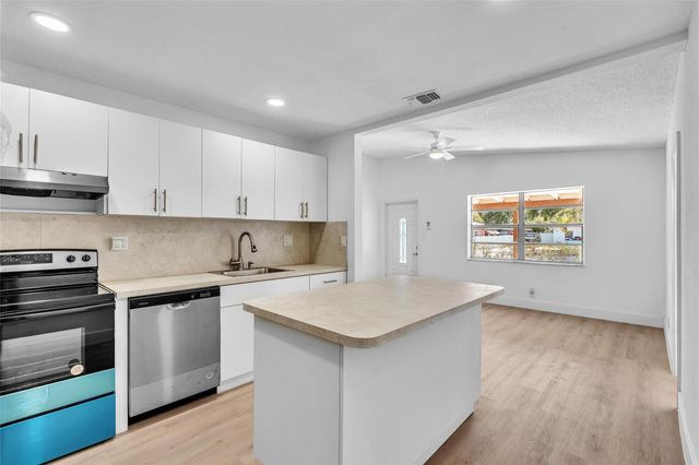 41 Miami Gardens Road, West Park, FL 33023