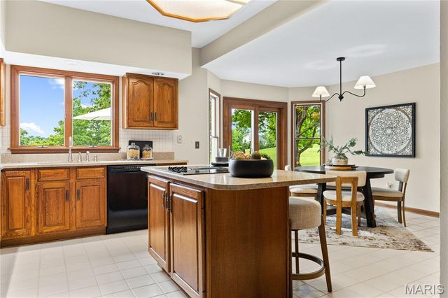 653 Killary Down, Weldon Spring, MO 63304
