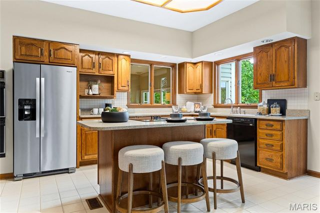 653 Killary Down, Weldon Spring, MO 63304