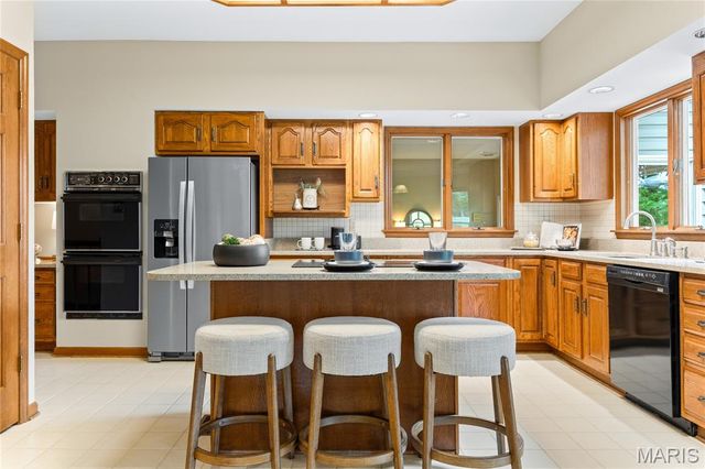 653 Killary Down, Weldon Spring, MO 63304