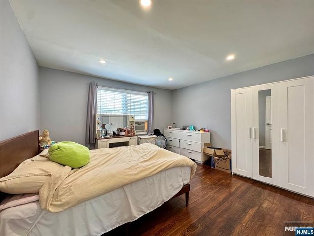304 Shaler Boulevard, Ridgefield, NJ 07657