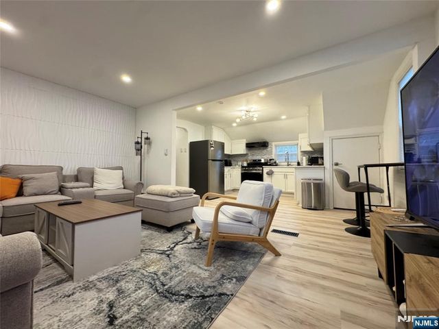 304 Shaler Boulevard, Ridgefield, NJ 07657
