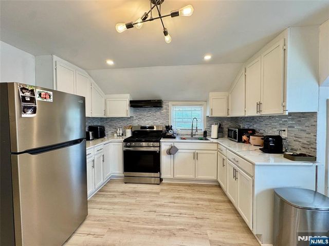 304 Shaler Boulevard, Ridgefield, NJ 07657
