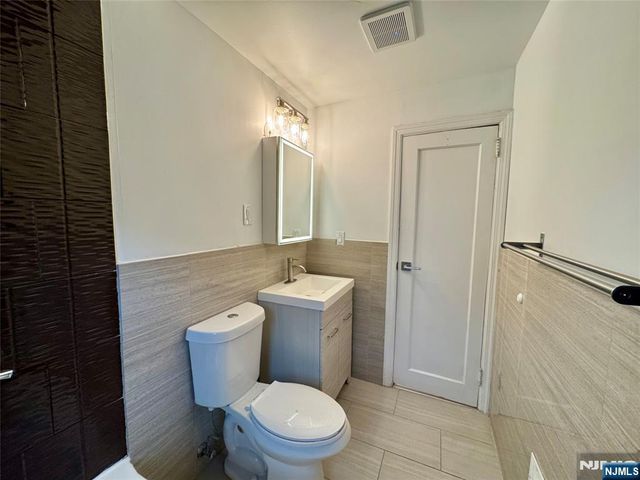 304 Shaler Boulevard, Ridgefield, NJ 07657