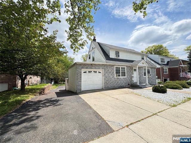 304 Shaler Boulevard, Ridgefield, NJ 07657