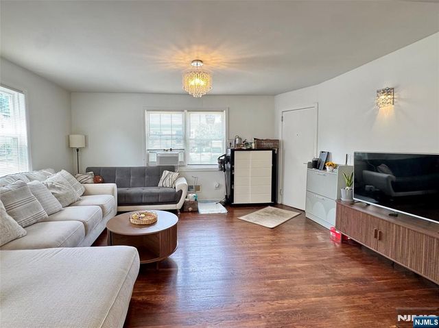 304 Shaler Boulevard, Ridgefield, NJ 07657