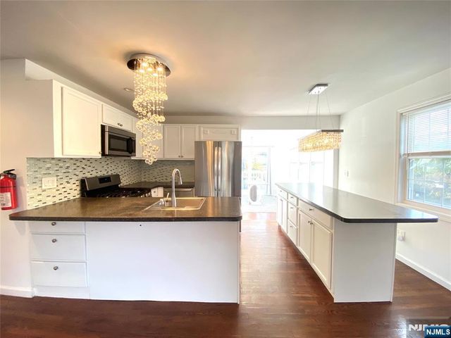 304 Shaler Boulevard, Ridgefield, NJ 07657