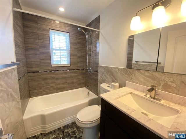 304 Shaler Boulevard, Ridgefield, NJ 07657