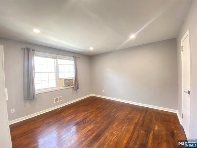 304 Shaler Boulevard, Ridgefield, NJ 07657