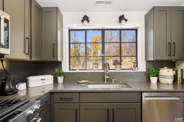 645 W FREDERICK ST, Staunton, VA 24401