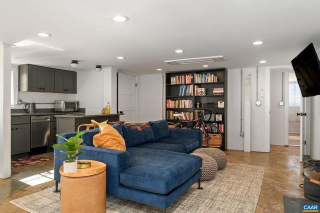 645 W FREDERICK ST, Staunton, VA 24401