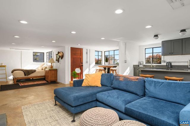 645 W FREDERICK ST, Staunton, VA 24401