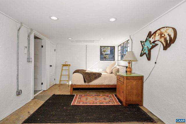 645 W FREDERICK ST, Staunton, VA 24401