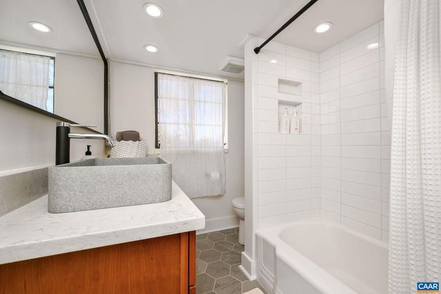 645 W FREDERICK ST, Staunton, VA 24401