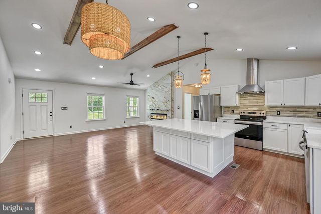 200 SECLUSION SHORES DR, Mineral, VA 23117