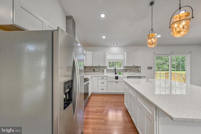 200 SECLUSION SHORES DR, Mineral, VA 23117