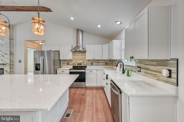 200 SECLUSION SHORES DR, Mineral, VA 23117