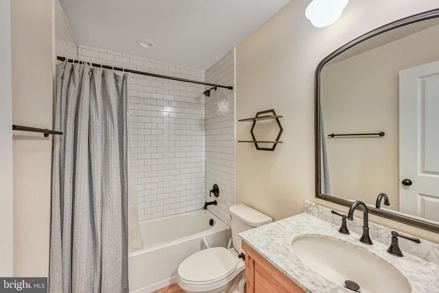 200 SECLUSION SHORES DR, Mineral, VA 23117