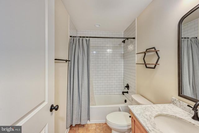 200 SECLUSION SHORES DR, Mineral, VA 23117
