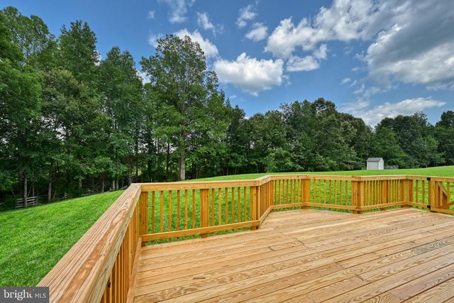 200 SECLUSION SHORES DR, Mineral, VA 23117