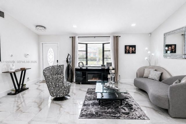 8253 NW 2nd Ct, Coral Springs, FL 33071