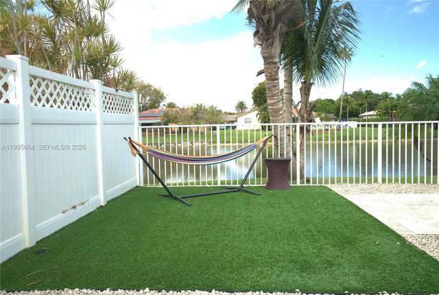8253 NW 2nd Ct, Coral Springs, FL 33071