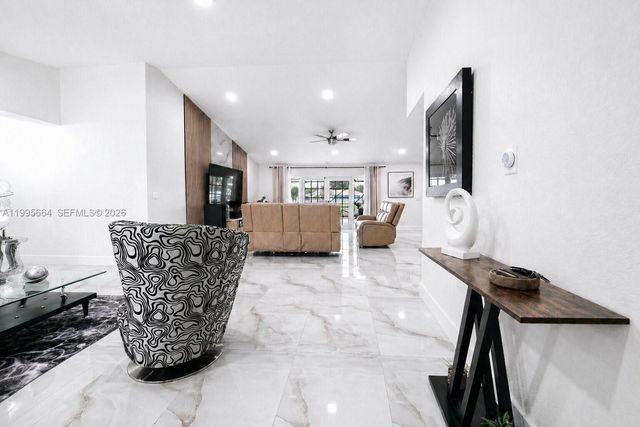8253 NW 2nd Ct, Coral Springs, FL 33071