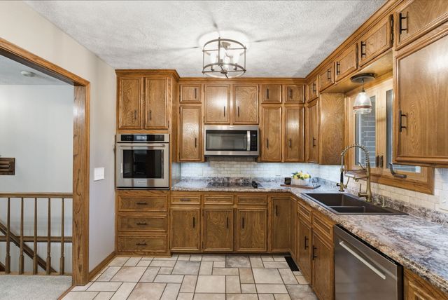 1615 N HOLLAND LN, Wichita, KS 67212