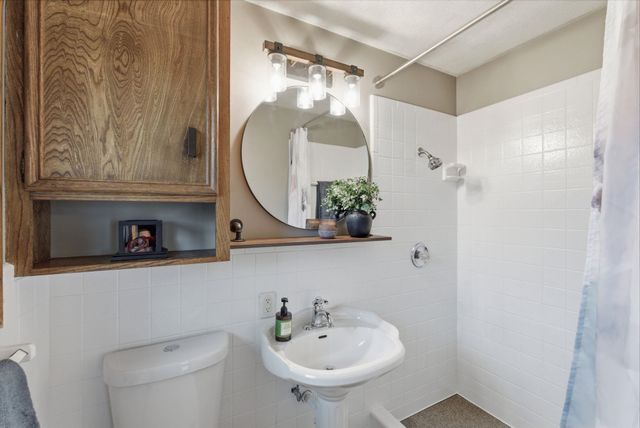 1615 N HOLLAND LN, Wichita, KS 67212