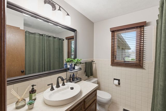 1615 N HOLLAND LN, Wichita, KS 67212