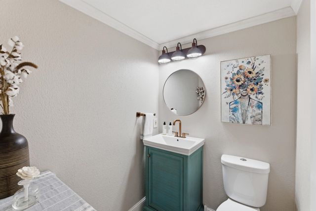 1615 N HOLLAND LN, Wichita, KS 67212