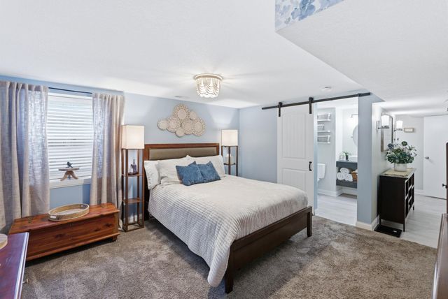 1615 N HOLLAND LN, Wichita, KS 67212