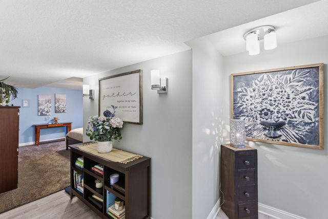 1615 N HOLLAND LN, Wichita, KS 67212